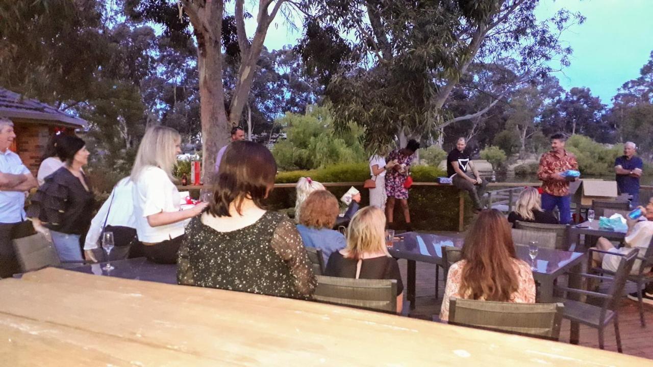 Magdala Motor Lodge & Lakeside Restaurant スタウェル エクステリア 写真