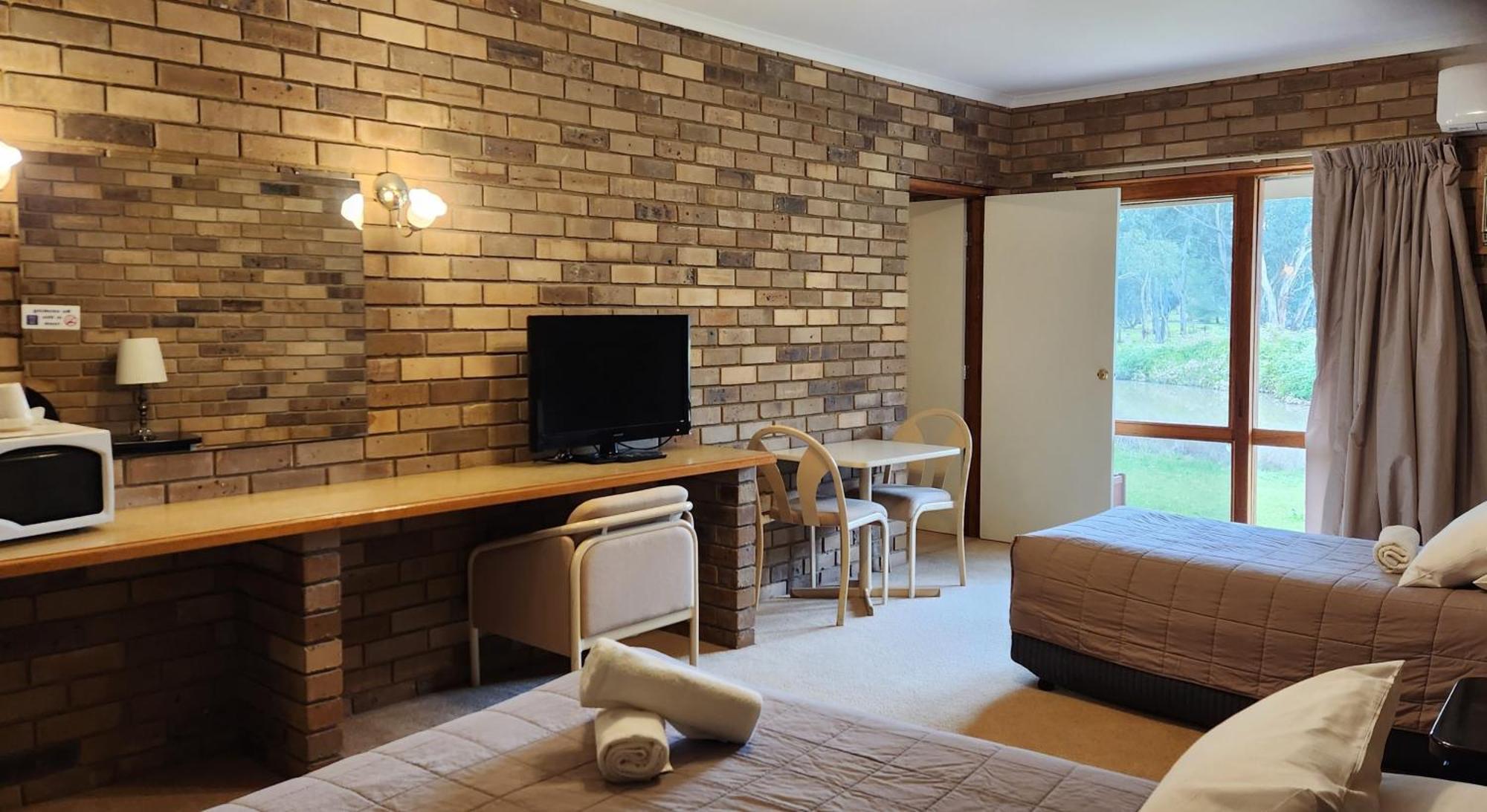 Magdala Motor Lodge & Lakeside Restaurant スタウェル エクステリア 写真